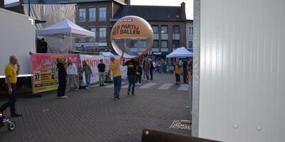 De N-VA bal op stap